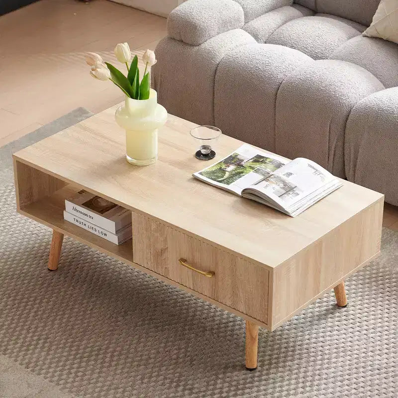 41W Couchtisch, Beistelltisch mit Schiebeschublade, Beinen aus Massivholz und verstellbaren PVC-Füßen, Natur/Weiß/Walnuss
