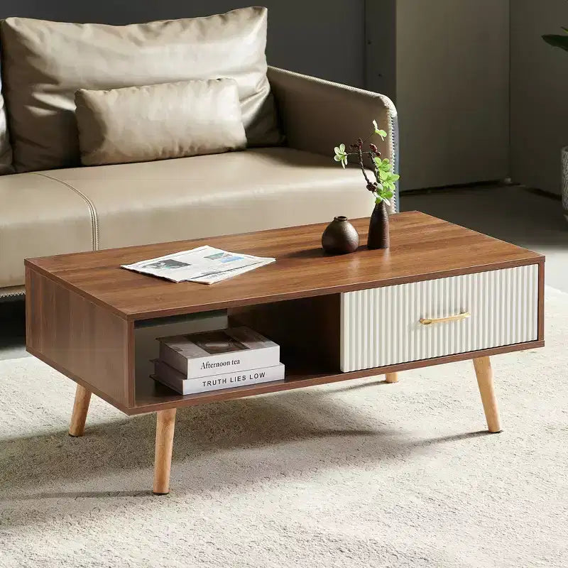 41W Couchtisch, Beistelltisch mit Schiebeschublade, Beinen aus Massivholz und verstellbaren PVC-Füßen, Natur/Weiß/Walnuss