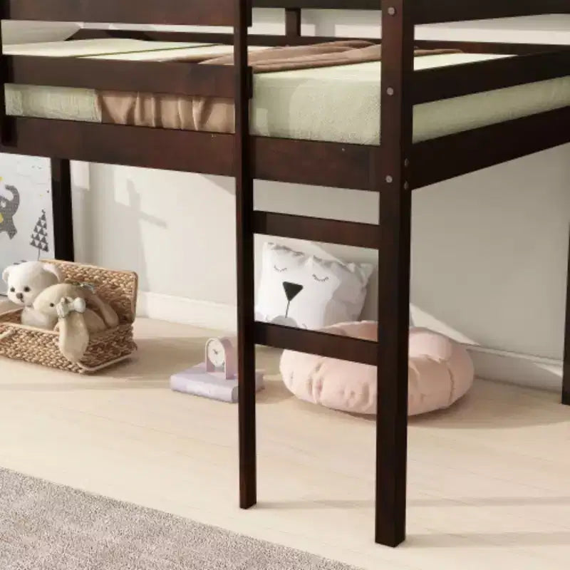Fabricado en madera maciza para mayor durabilidad
