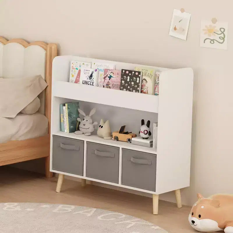Kinder-Bücherregal mit nach vorne gerichteten Buchablagen und 3 Stoffboxen, 4 Ebenen, Bücherpräsentation und Spielzeugaufbewahrung fürs Spielzimmer, Weiß/Grau