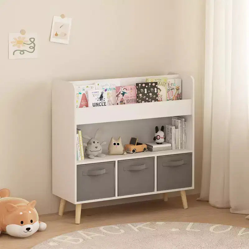 Kinder-Bücherregal mit nach vorne gerichteten Buchablagen und 3 Stoffboxen, 4 Ebenen, Bücherpräsentation und Spielzeugaufbewahrung fürs Spielzimmer, Weiß/Grau