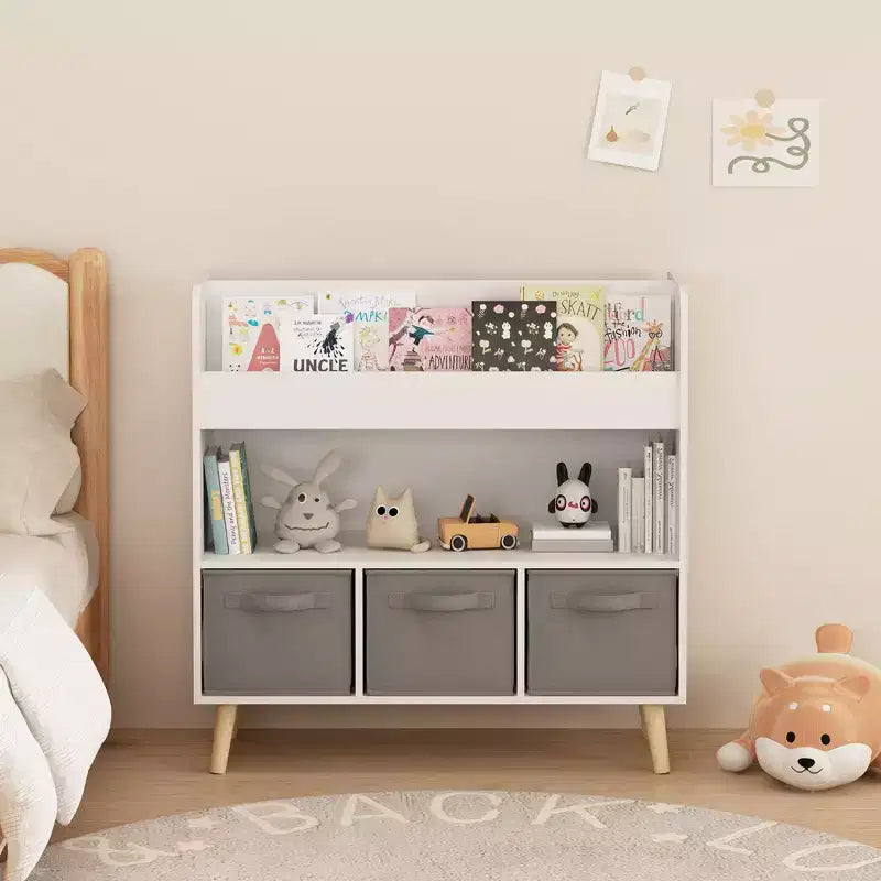Kinder-Bücherregal mit nach vorne gerichteten Buchablagen und 3 Stoffboxen, 4 Ebenen, Bücherpräsentation und Spielzeugaufbewahrung fürs Spielzimmer, Weiß/Grau