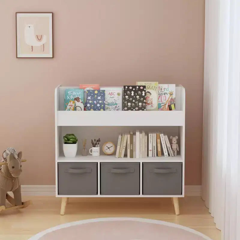 Kinder-Bücherregal mit nach vorne gerichteten Buchablagen und 3 Stoffboxen, 4 Ebenen, Bücherpräsentation und Spielzeugaufbewahrung fürs Spielzimmer, Weiß/Grau
