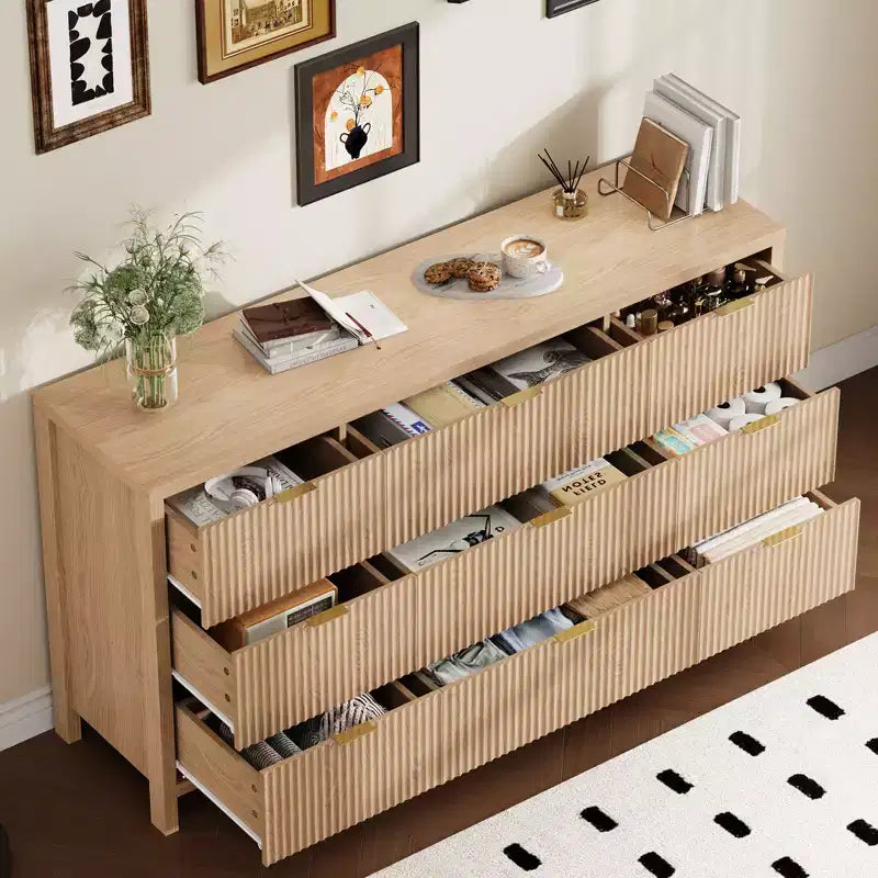 Kommode mit 9 Schubladen fürs Schlafzimmer, 58.5W breite Holzkommode mit goldenen Griffen, geriffelter Kleiderorganizer, Kommode und TV-Ständer für den Flur, Walnuss